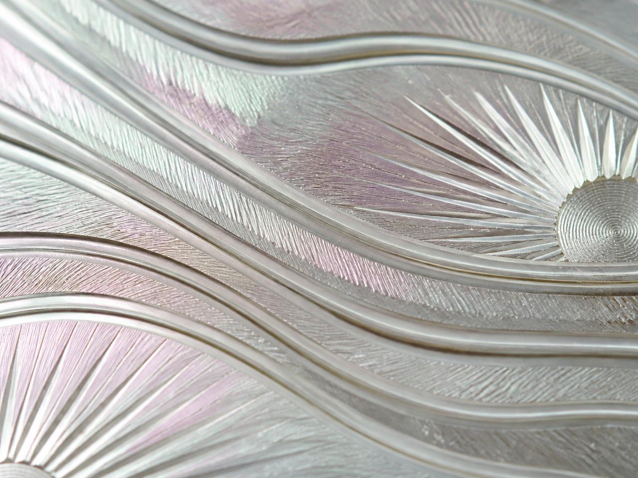 Macro detail of the Aurora Edition surface — engraved wave channels over iridescent sunburst micro-engraving